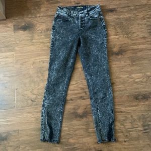 Indigo Rein Raw Hem Skinny Jeans Size 0/23 Black Acid Wash Button Fly